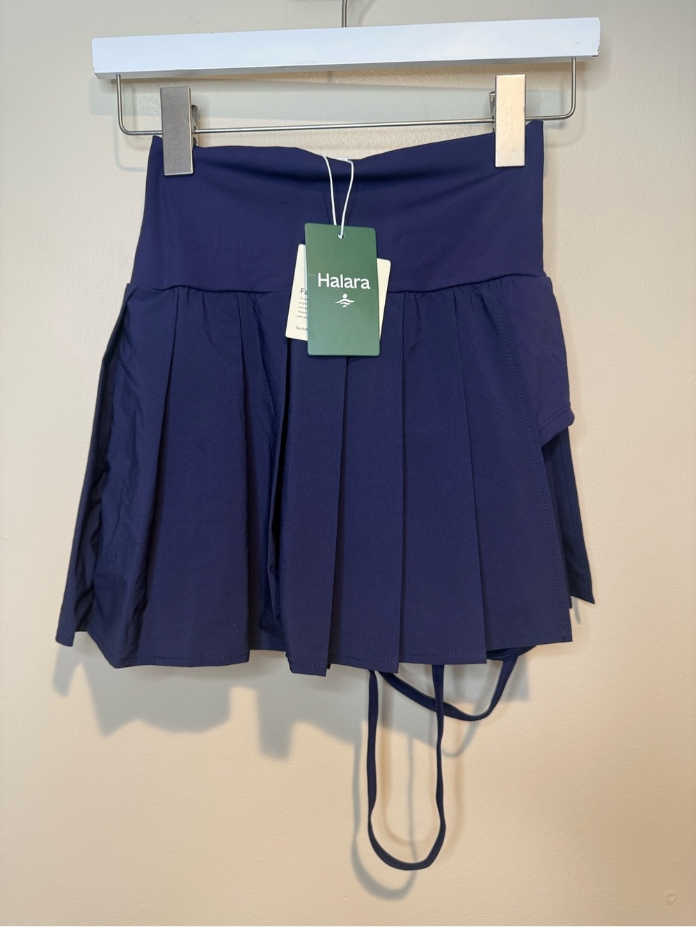 Halara Breezeful High Waisted Pleated 2-in-1 Side & Pocket Asymmetric Hem mini - Picture 6 of 13